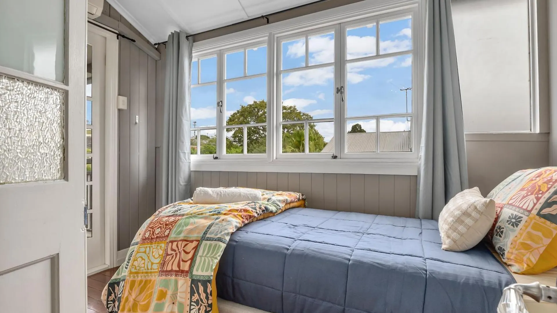Holiday home Cedar Street Lodge Upper 3Br2Bath Pets Brisbane